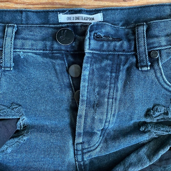 One Teaspoon Black Dark Denim Jean Shorts Distressed Size 25 - Picture 3 of 5